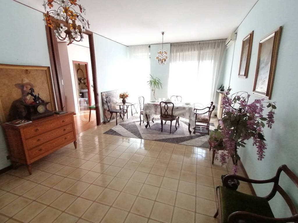 Appartamento in vendita a Modena via Guido Baccelli