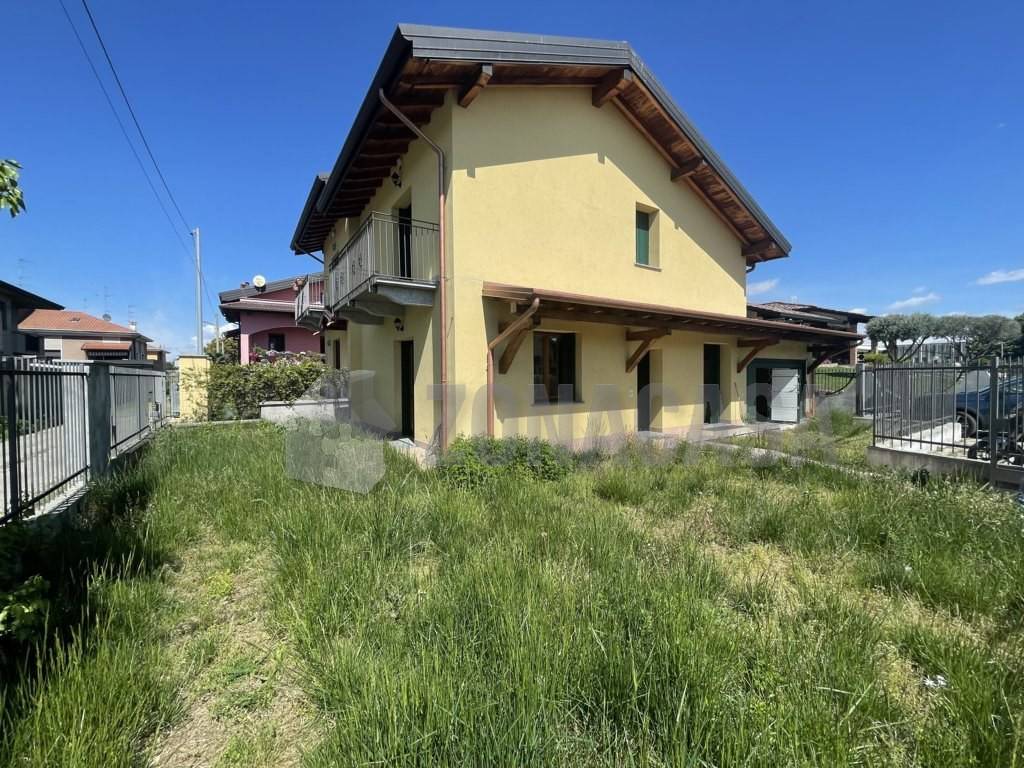 Villa Bifamiliare in vendita a Cardano al Campo via San Rocco
