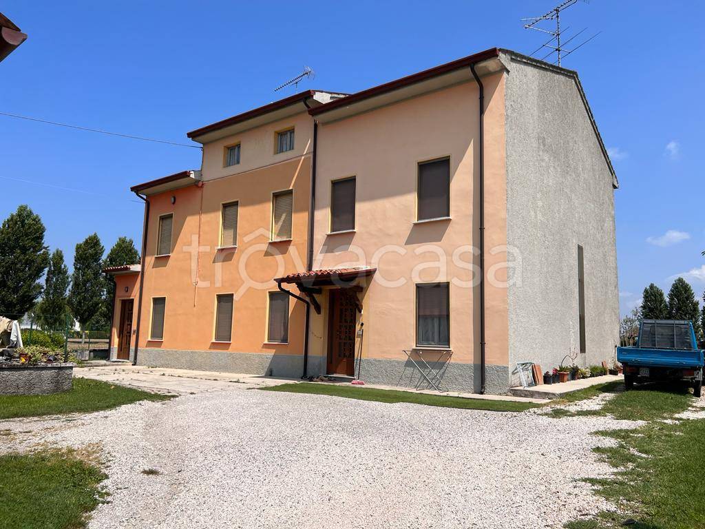 Villa Bifamiliare in vendita a Castel Goffredo piazza Giacomo Matteotti, 2