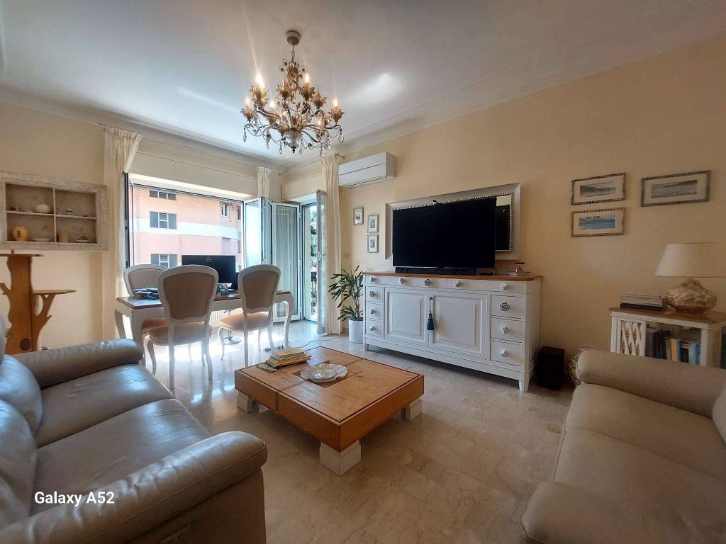 Appartamento in vendita a Genova via Emilio Salgari