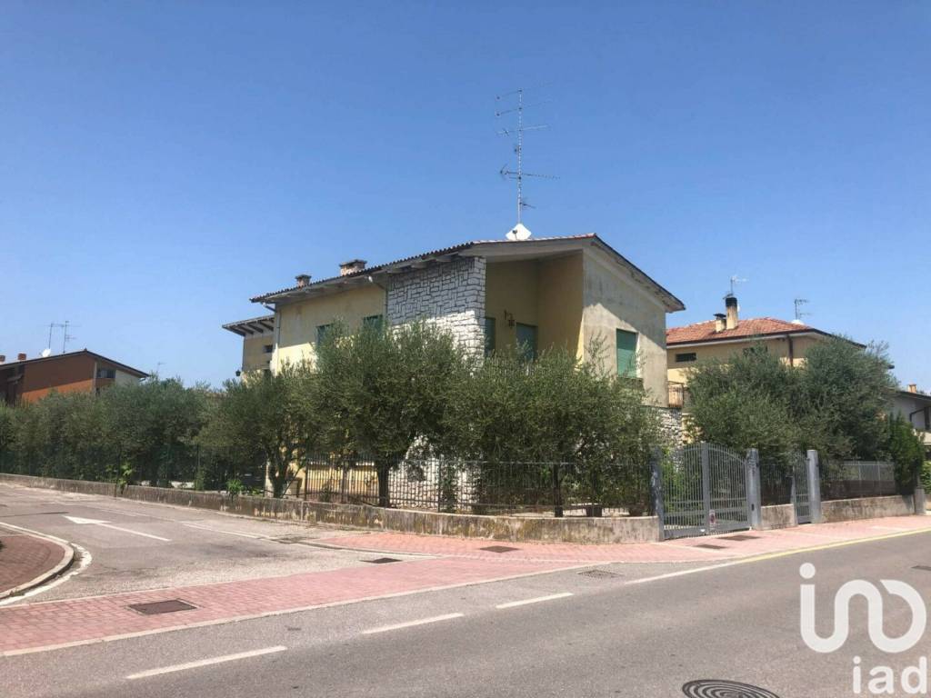 Villa in vendita a Sirmione via San Martino della Battaglia