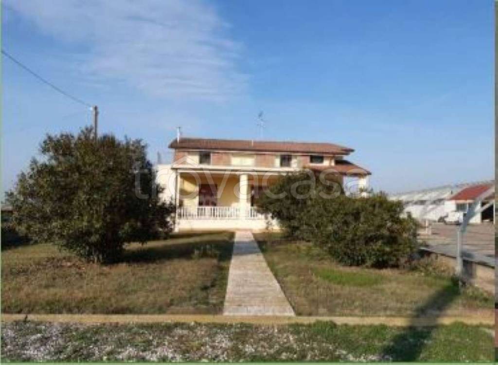 Villa in vendita a Serravalle a Po via Ostigliese 45