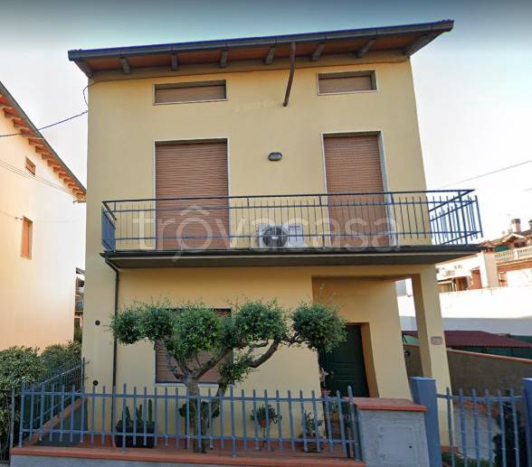 Appartamento in affitto a Prato via di Turchia