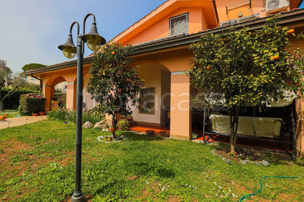 Villa in vendita a Sacrofano via Monte Caminetto