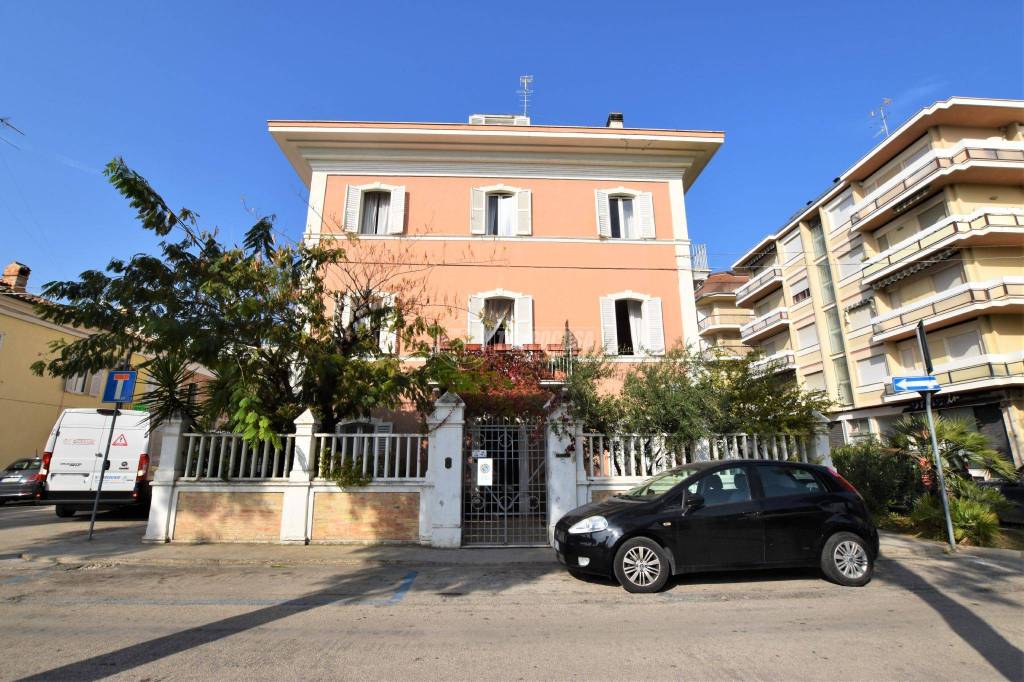 Villa in vendita a Porto San Giorgio piazza Mentana 8