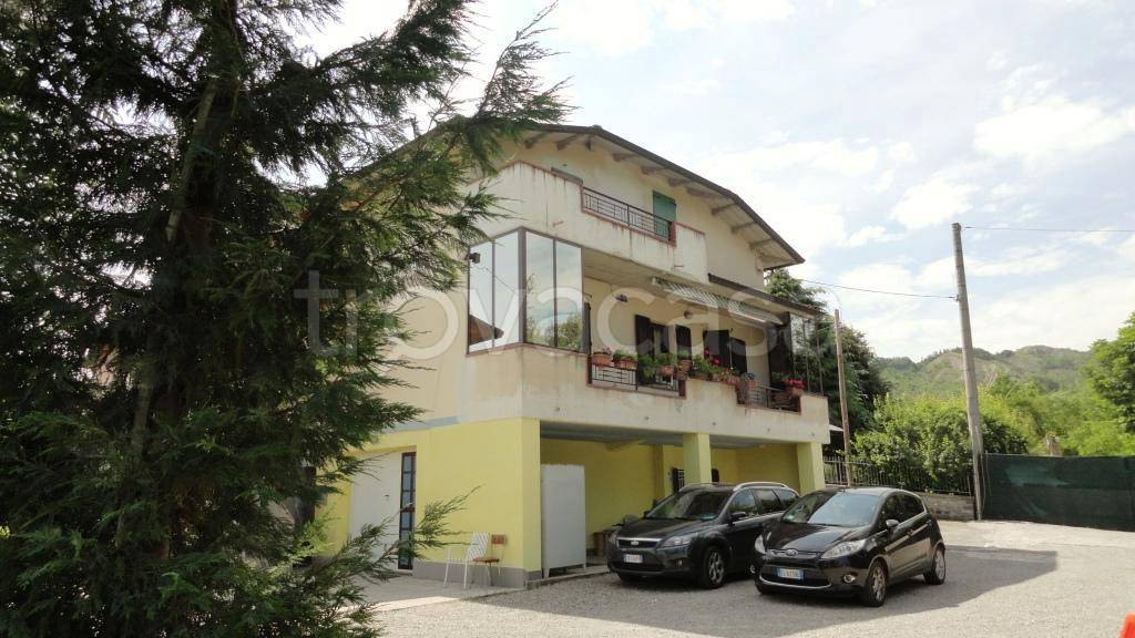 Villa Bifamiliare in vendita a Castellarano via Radici in Monte, 3