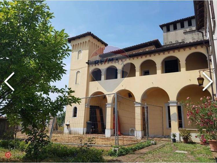 Intero Stabile in vendita a Sant'Agata Fossili via Novi, 5