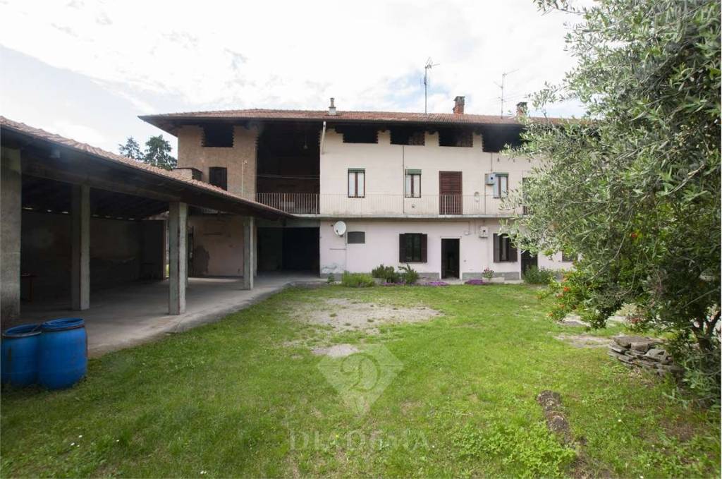 Casa Indipendente in vendita a Casorate Sempione via Verbano