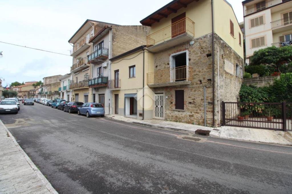 Appartamento in vendita a Ogliastro Cilento via Giuseppe Mazzini, 76