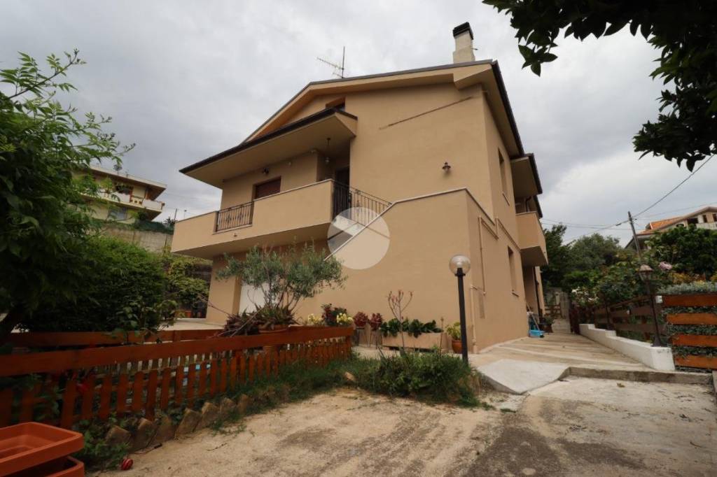 Villa in vendita a Silvi contrada Fonte del Fico, 11