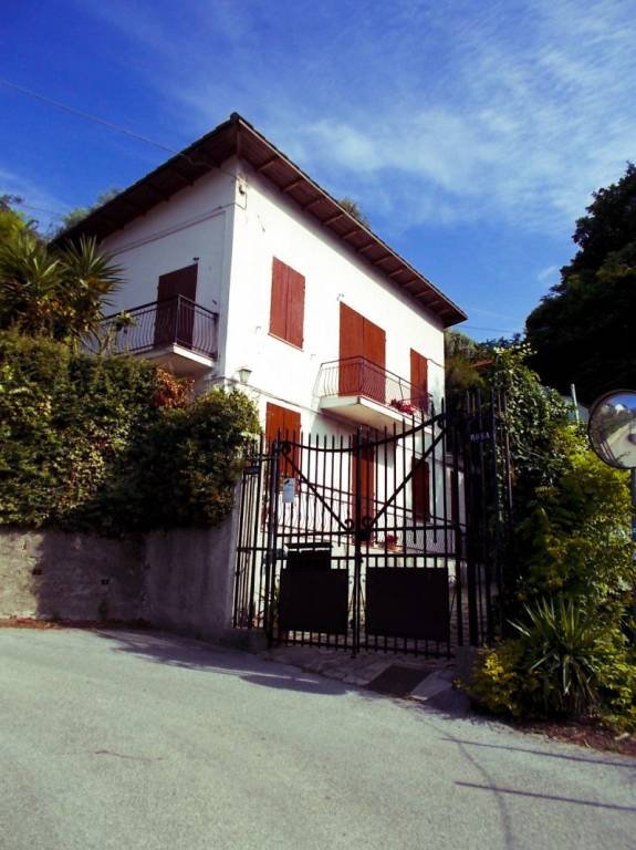Casa Indipendente in vendita a Serra Riccò via Privata della Pineta