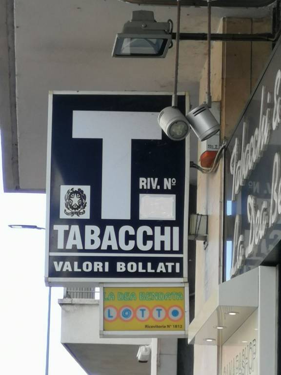 Tabaccheria in vendita a Milano via Lodovico Muratori, 26