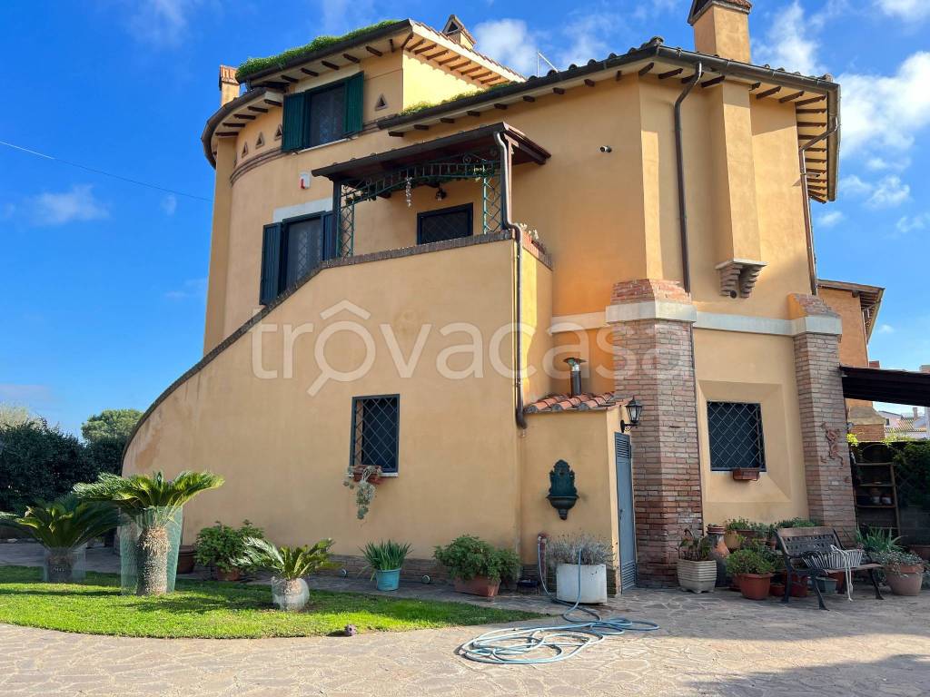 Villa Bifamiliare in vendita a Roma via di Valle Santa, 50