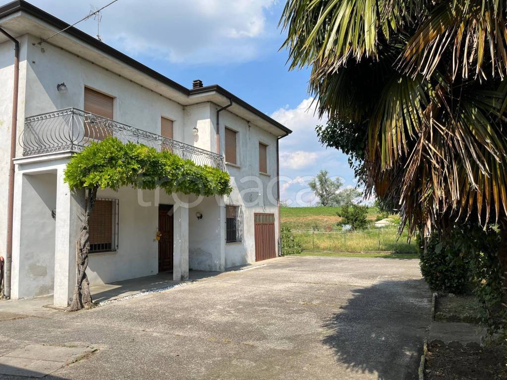 Villa in vendita a San Benedetto Po via Enrico Ferri, 23