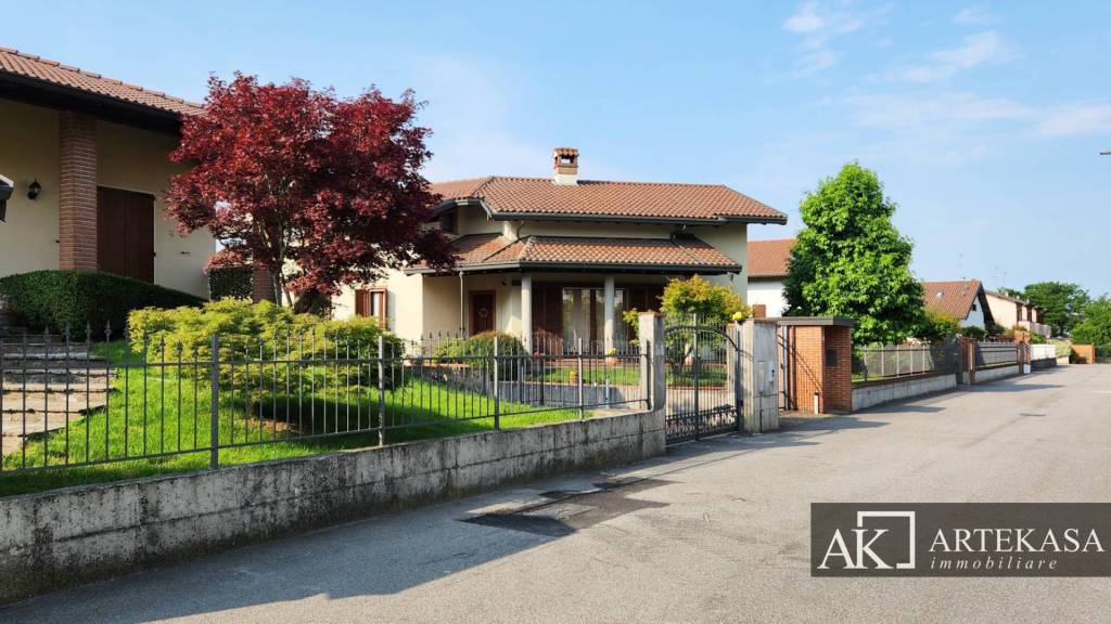 Villa in vendita a Borgolavezzaro via Dei Tigli, 3