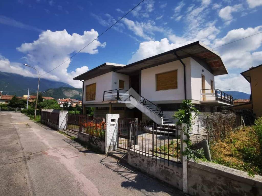 Casa Indipendente in vendita a Vittorio Veneto via Giacomo Zanella, 6