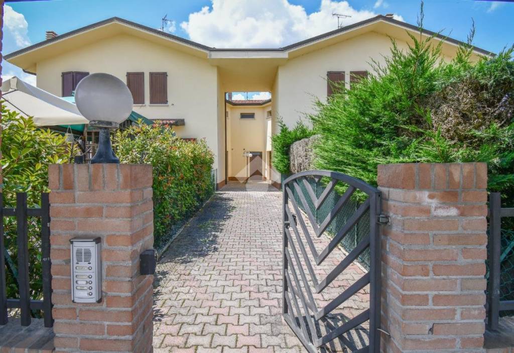 Villa a Schiera in vendita a Ferrara via del Fabbro, 29