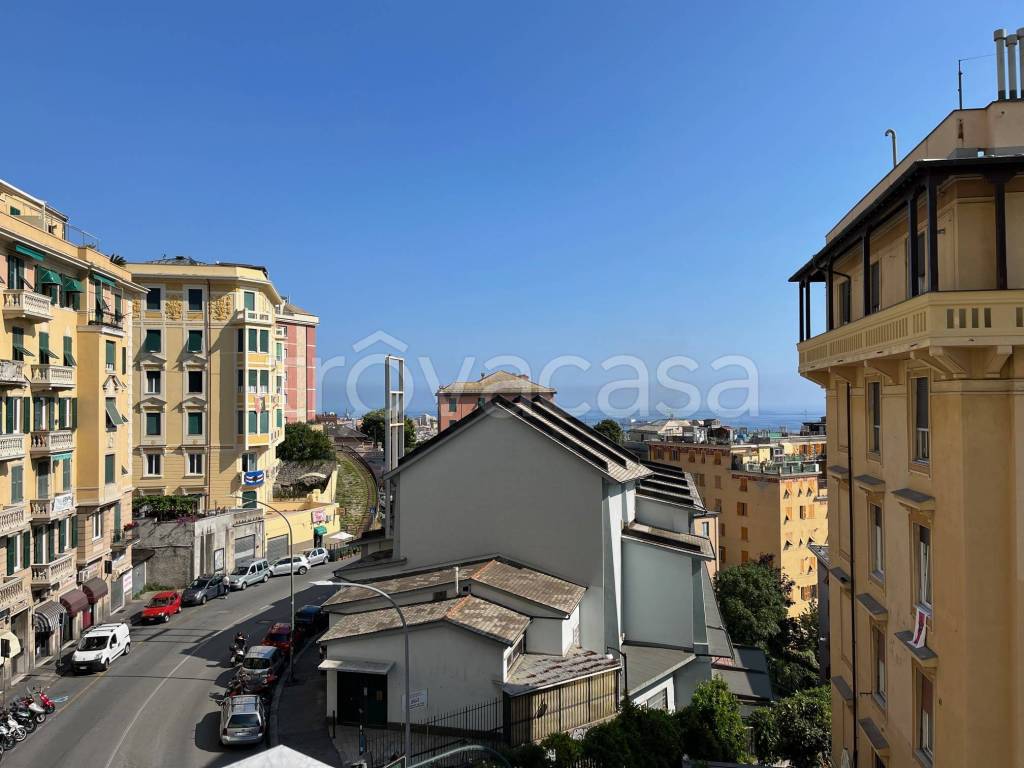 Appartamento in vendita a Genova via Napoli
