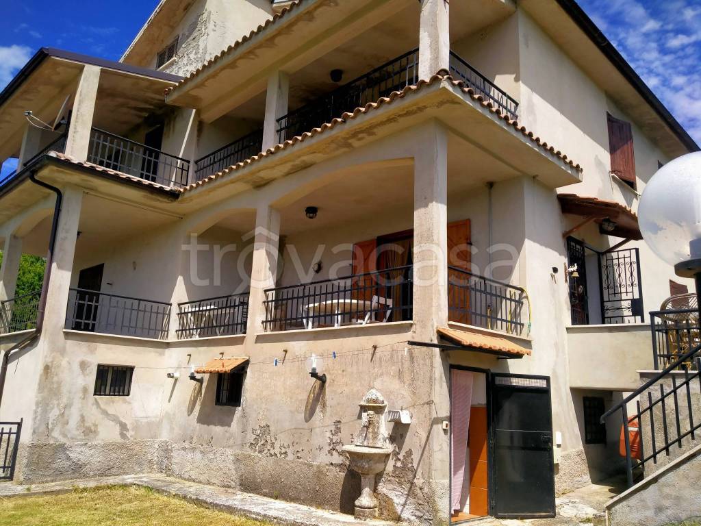 Villa Bifamiliare in vendita a Morro Reatino strada Provinciale Leonessa per Monte Leone