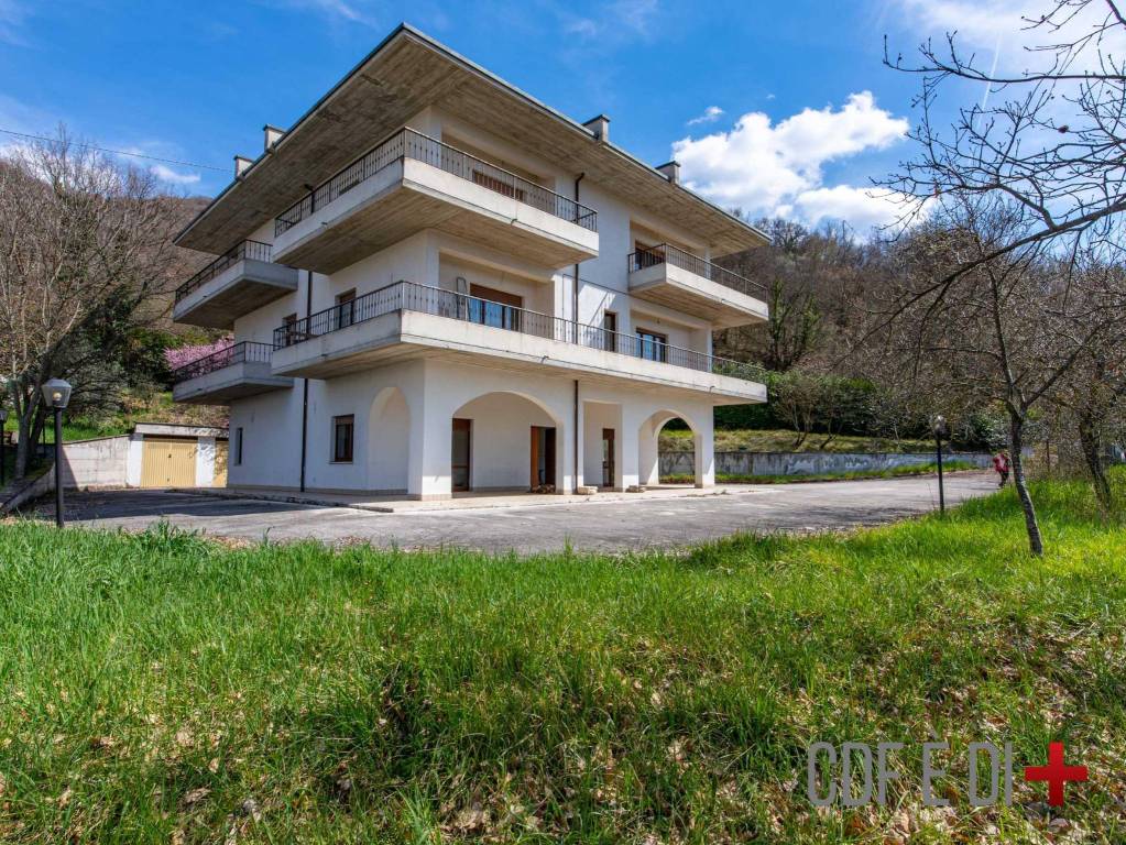 Villa in vendita a Cantalice san Liberato
