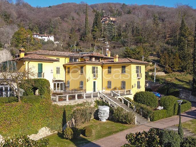 Villa Bifamiliare in vendita a Brescia via Valsorda