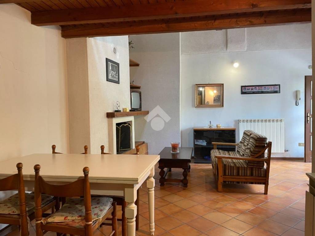Appartamento in vendita a Tavernola Bergamasca località Bianica, 13