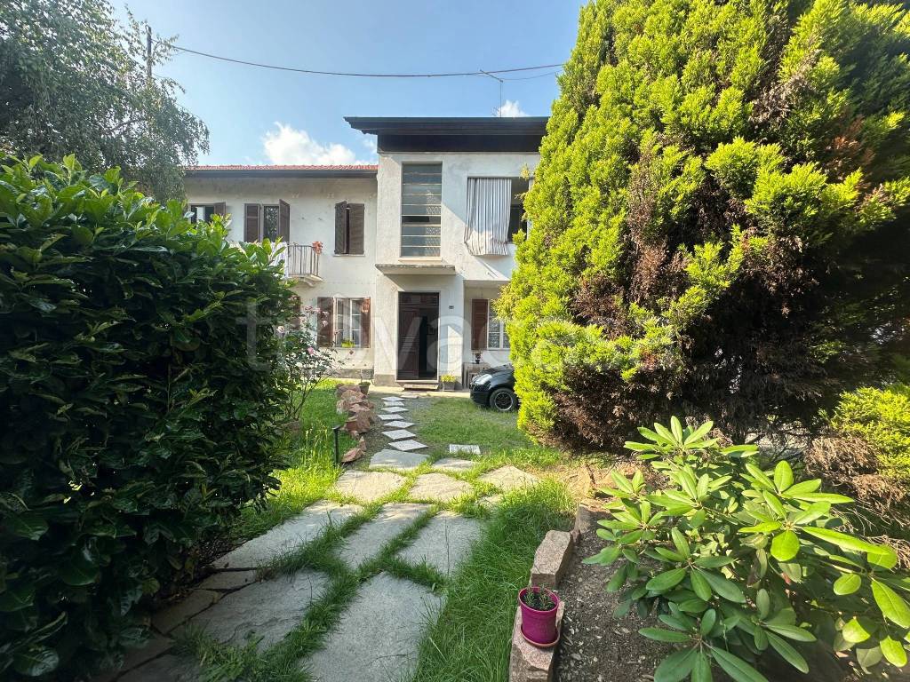 Villa Bifamiliare in vendita a Vigliano Biellese via Milano