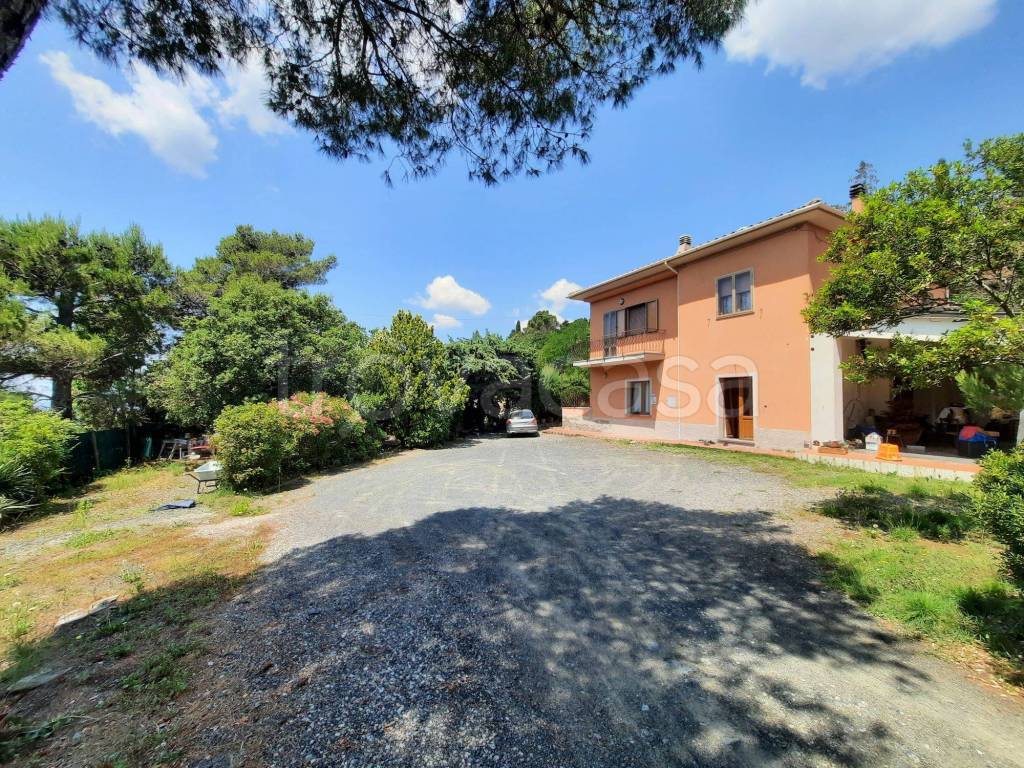 Villa in vendita a Castellina Marittima via Roma