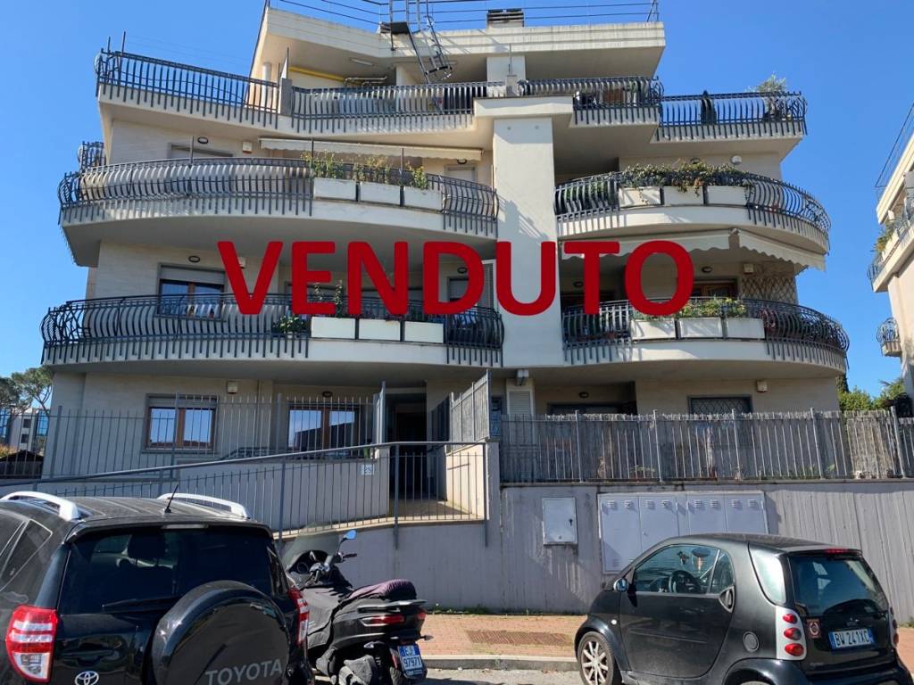 Appartamento in vendita a Roma via Sorelle Radecchi, 28