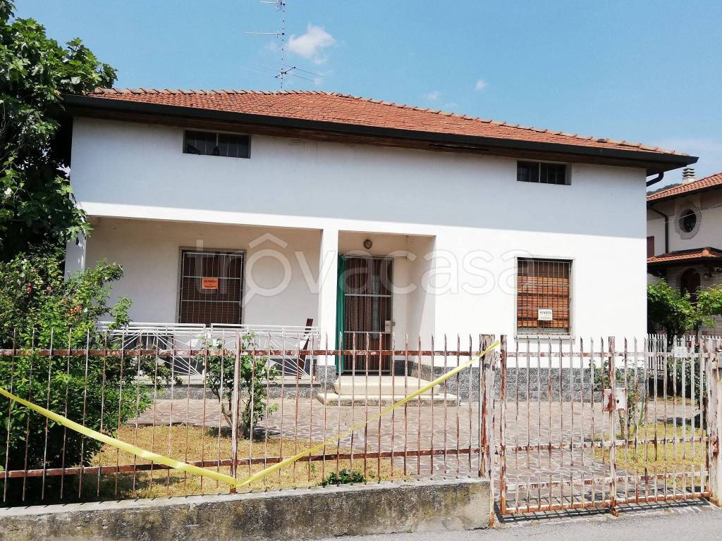 Villa in in vendita da privato ad Albano Sant'Alessandro via San Giovanni Bosco, 25