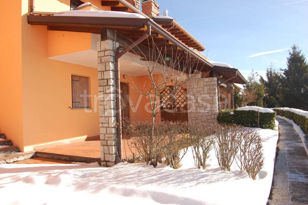 Villa a Schiera in in vendita da privato a Grone via Panoramica