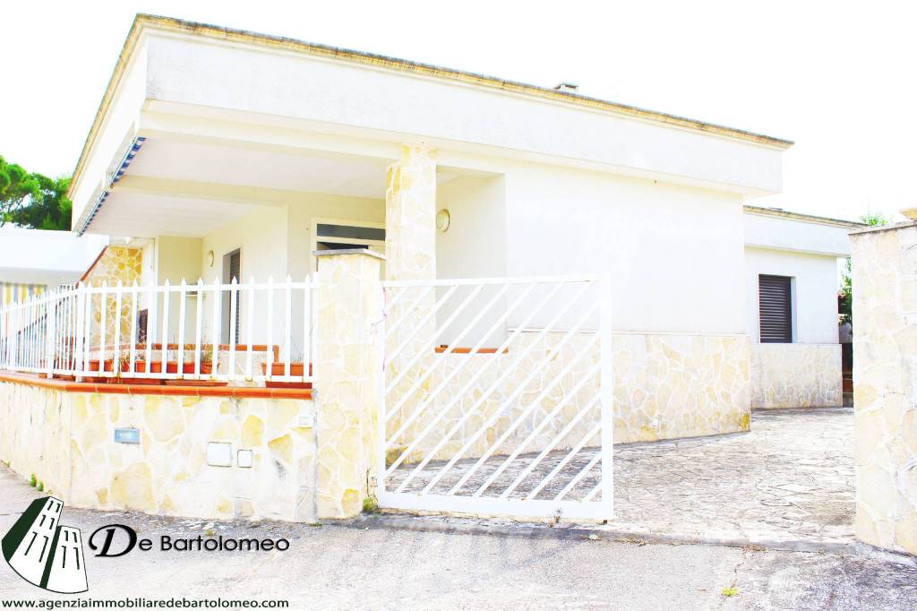 Villa a Schiera in vendita a Leporano via Malvarose