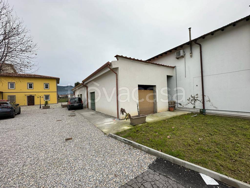Negozio in affitto a San Giuliano Terme via Giuseppe Di Vittorio