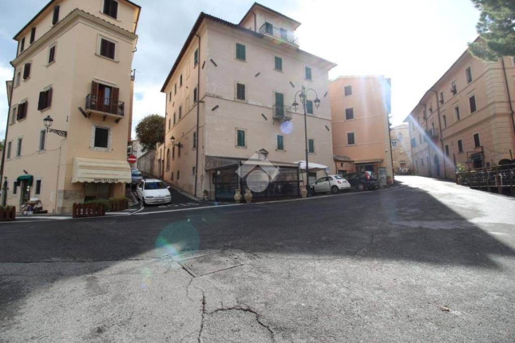 Appartamento in vendita a Poggio Moiano piazza Vittorio Emanuele