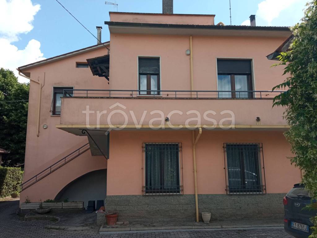 Villa in vendita a Vetralla via Cassia