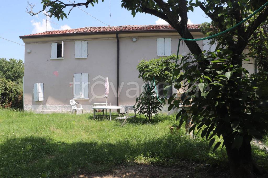 Villa Bifamiliare in vendita a Curtatone strada Buscoldo Sud