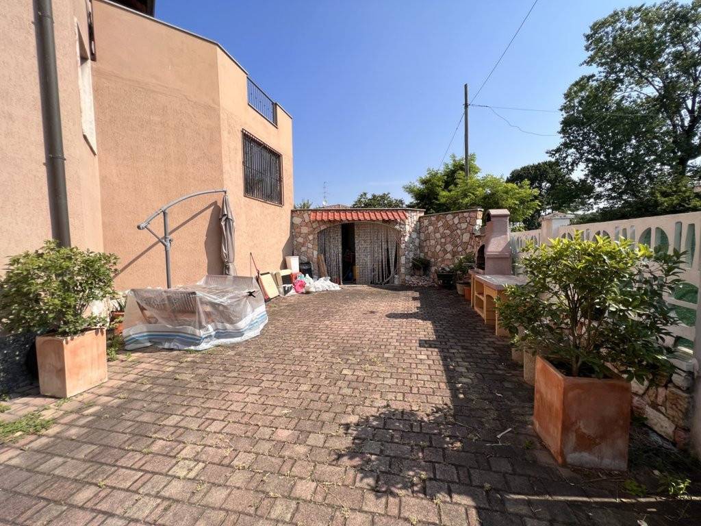 Appartamento in vendita a Gorla Minore via Adamello, 17