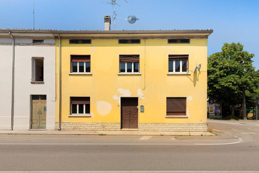 Villa a Schiera in vendita a Viadana via Giacomo Leopardi, 43