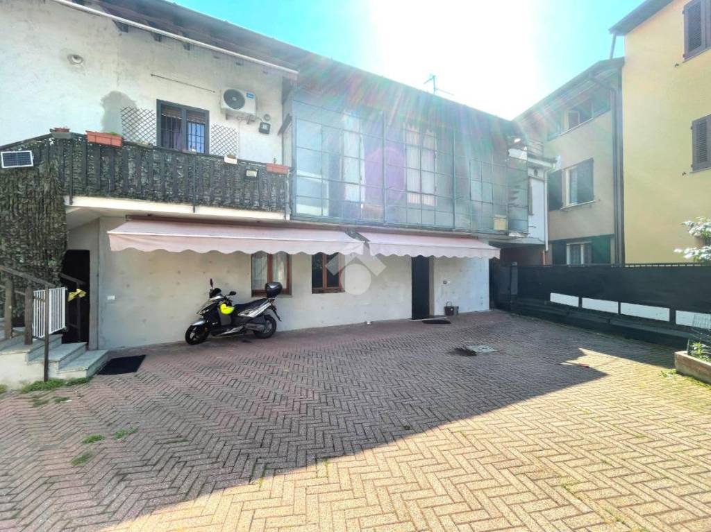 Casa Indipendente in vendita a Saronno