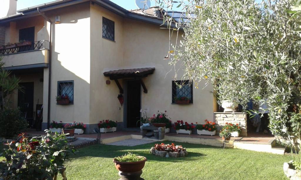 Villa Bifamiliare in vendita a Sutri via dei Lucumoni