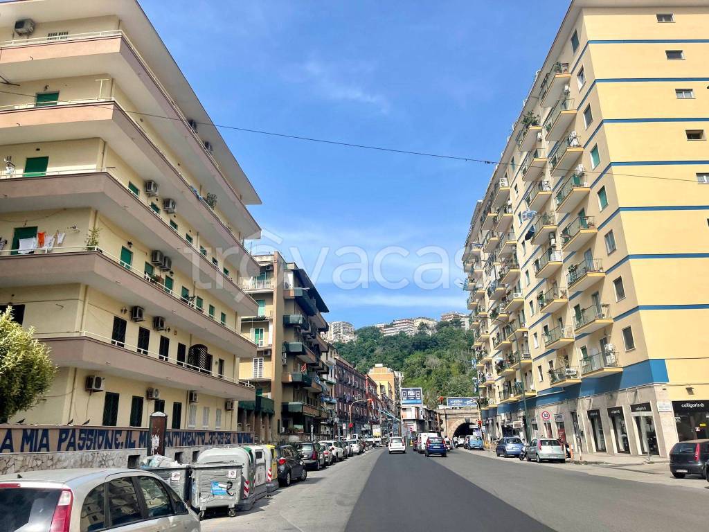 Appartamento in vendita a Napoli via Fuorigrotta, 26