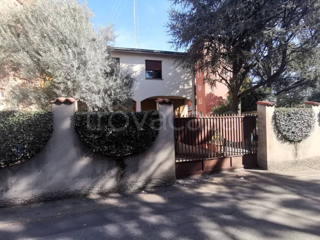 Villa in vendita a Monza via Solone