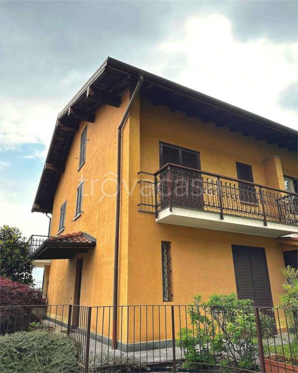Villa a Schiera in vendita a Baveno