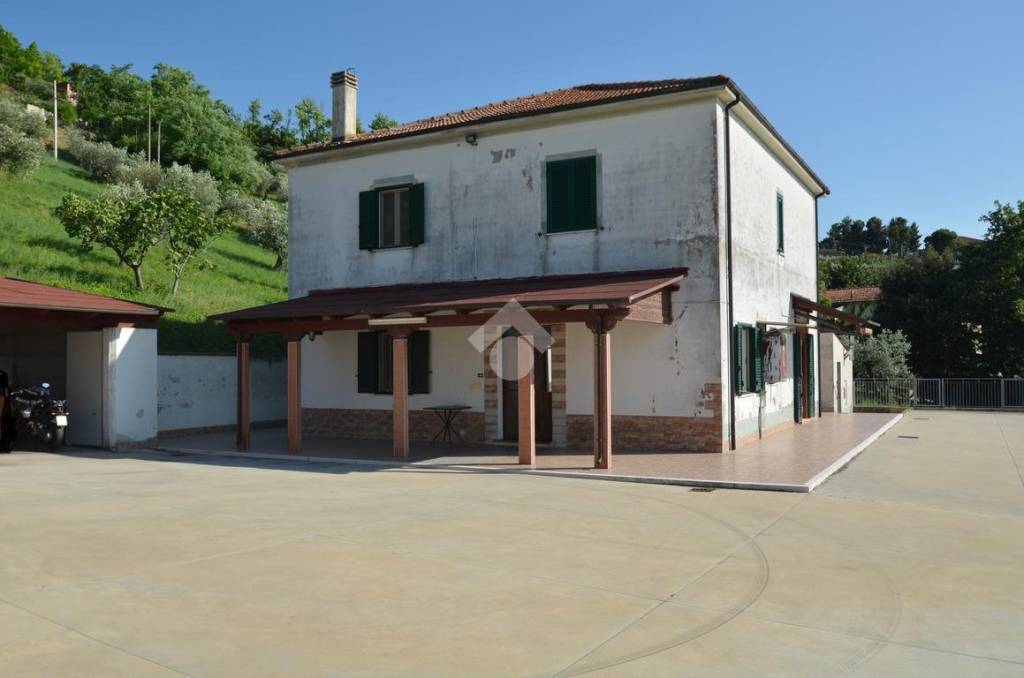 Villa in vendita a Città Sant'Angelo via Madonna degli Angeli, 1