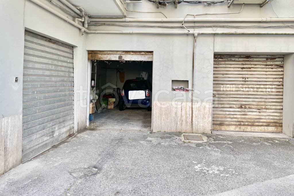 Garage in vendita a Napoli via Privata Comola Ricci