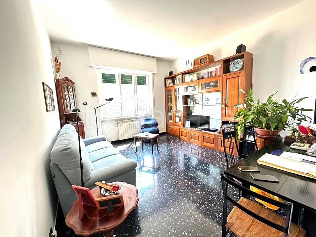 Appartamento in vendita a Genova via Posalunga, 46