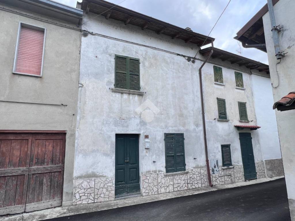 Casa Indipendente in vendita a Montecalvo Versiggia via Michelazza, 13