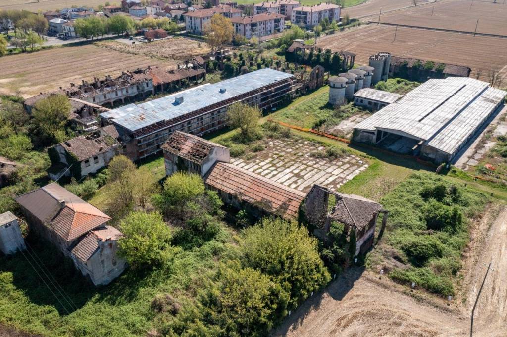 Capannone Industriale in vendita a Zibido San Giacomo localitã  Badile