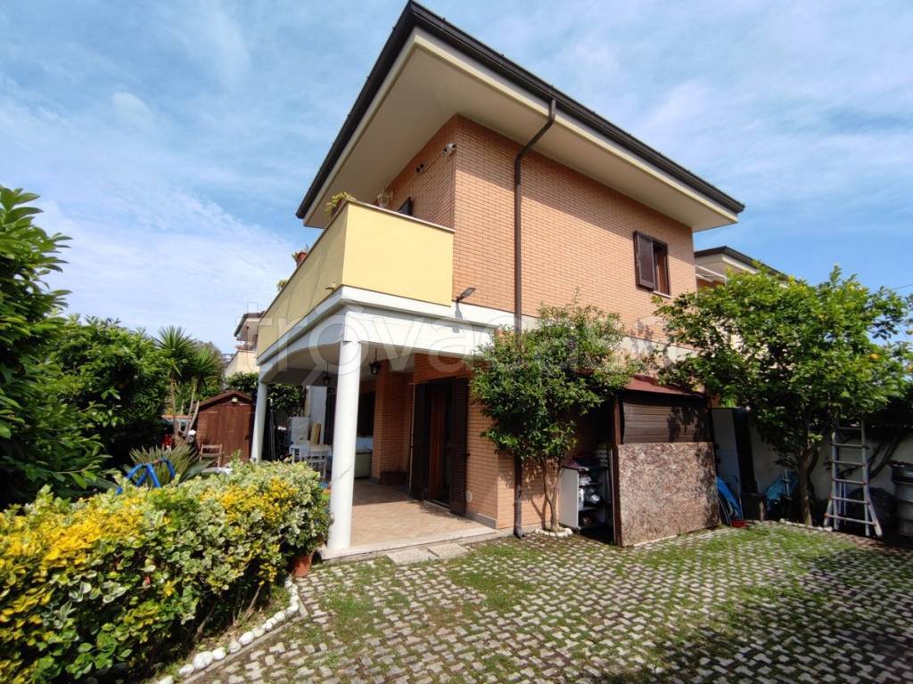 Villa Bifamiliare in vendita ad Anzio via ferrari, 5