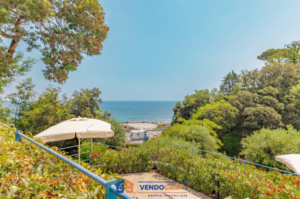 Villa in vendita a Spotorno via Serra, 63
